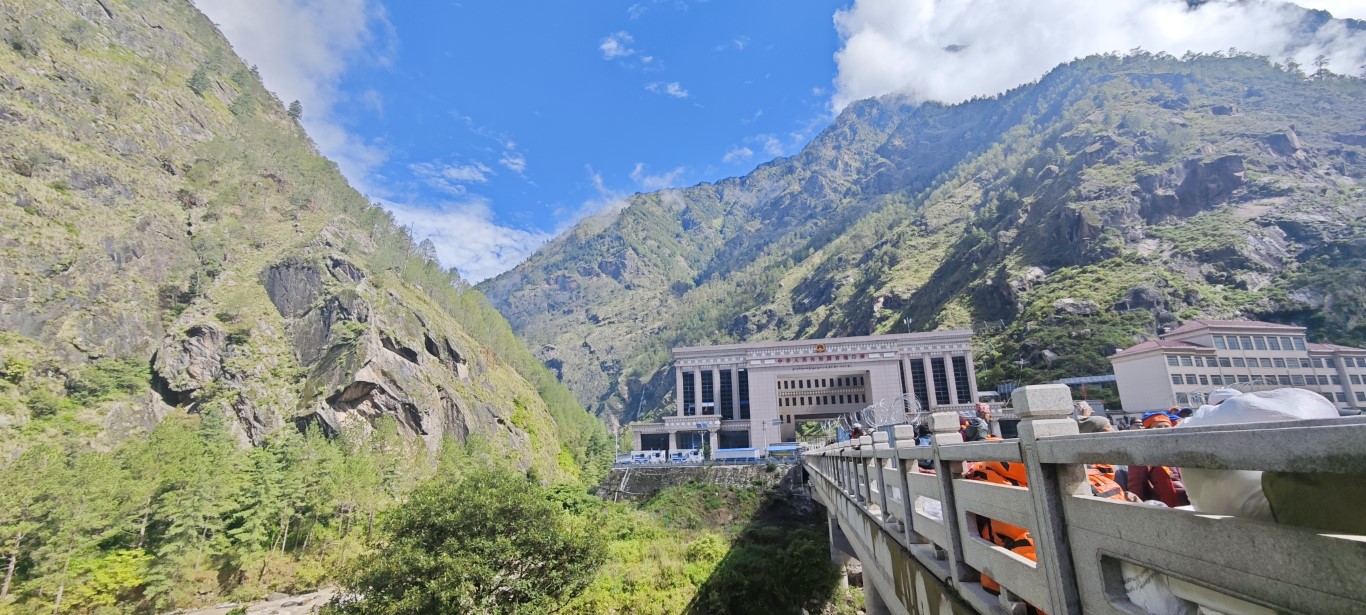The infamous gyirong border